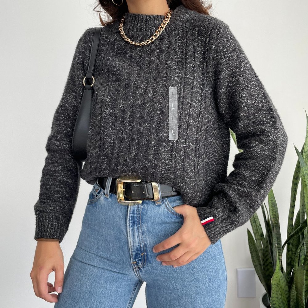 NWT Tommy Hilfiger gray knitted crew pullover sweater - Picture 1 of 8
